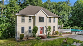 12 Lawrence St, Derry, NH 03038