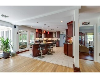 4 Flower Hill Dr, Worcester, MA 01609