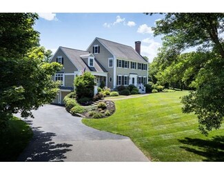11 Newell Farm Dr, West Newbury, MA 01985