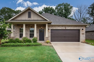 154 Summer Pointe Ln, Madison, AL 35757