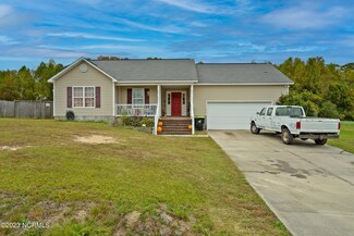 417 Jessica Ct, Richlands, NC 28574