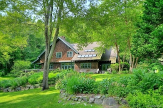 16 Old Post Rd, Mount Kisco, NY 10549