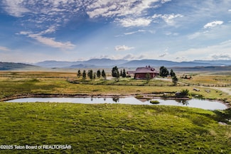 30 Vista Rd, Cora, WY 82925
