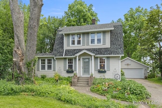 140 Lakeside Dr NE, Grand Rapids, MI 49503