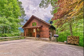 1227 Bear Paw Ridge Way, Sevierville, TN 37862