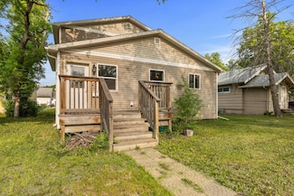 305 6th St NW, Minot, ND 58703