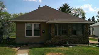 128 Dakota Ave SE, Staples, MN 56479