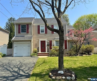 394 Burlington Rd, Paramus, NJ 07652