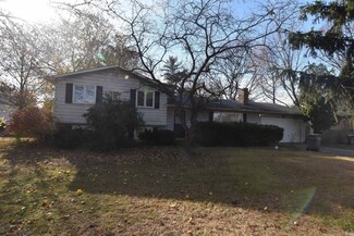 23052 Sandalwood Dr, Elkhart, IN 46516
