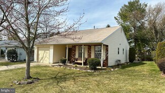 13 Fireside Cir, Columbus, NJ 08022