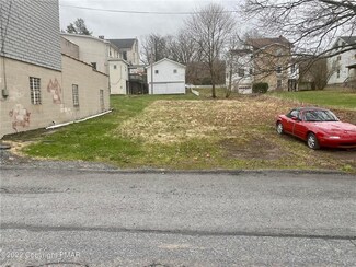 30 School St, Jim Thorpe, PA 18229