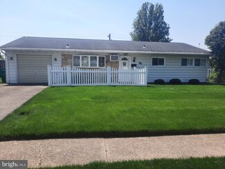 98 Indian Creek Dr, Levittown, PA 19057