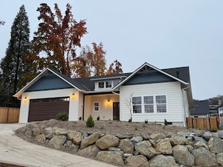 142 NW Crest Dr Unit 403, Grants Pass, OR 97526