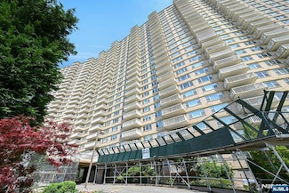 555 North Ave Unit 21-L, Fort Lee, NJ 07024