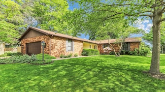 3102 Stoneybrook Dr, Champaign, IL 61822