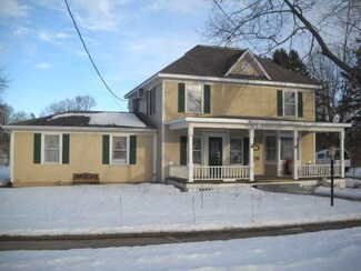 920 Warren St, Henry, IL 61537