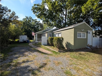 7689 Oswego Rd, Liverpool, NY 13090