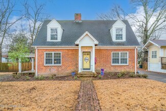 125 W Chulahoma Ave, Holly Springs, MS 38635