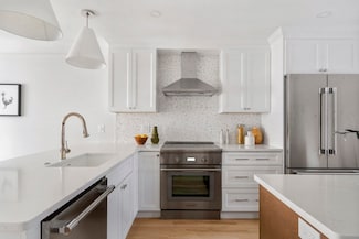 715 E 7th St Unit 5, Boston, MA 02127