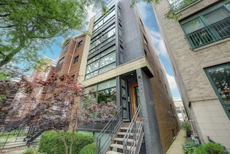 3321 N Sheffield Ave Unit 4, Chicago, IL 60657