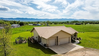 22 Pleasant Valley Ln, Sheridan, WY 82801