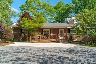 53 W Rogers St, Franklin, NC 28734