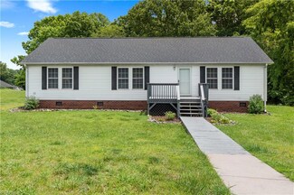 8699 Lasater Rd, Clemmons, NC 27012