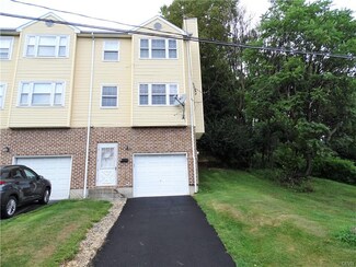 11 Franklin St, Whitehall, PA 18052