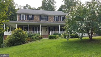 10521 Bears Den Rd, Marshall, VA 20115