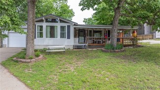 28464 Lucky Point Cir, Rocky Mount, MO 65072