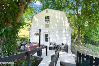 177 E Crestview Dr, La Follette, TN 37766