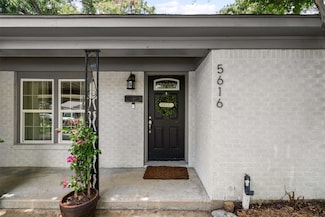 5616 S Schilder Dr, River Oaks, TX 76114