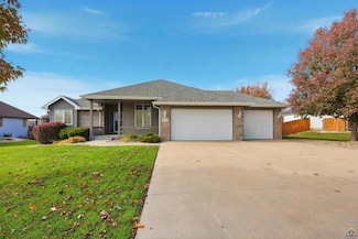 5021 NW Sterling Chase Dr, Topeka, KS 66618