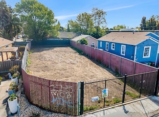 330 105th Ave, Oakland, CA 94603