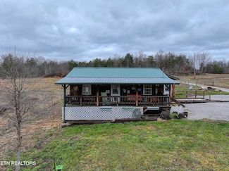 129 Circle Rd, Deer Lodge, TN 37726