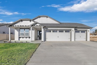 3056 Umpqua Dr, Medford, OR 97504