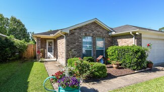 518 E House St, Alvin, TX 77511