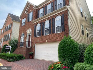 9132 Lake Parcel Dr, Fort Belvoir, VA 22060
