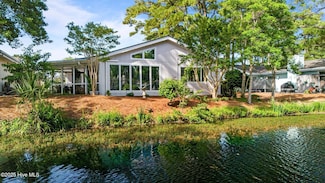 111 Mcginnis Dr, Atlantic Beach, NC 28512