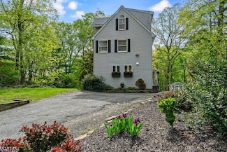 495 Lake Shore Dr, Hewitt, NJ 07421