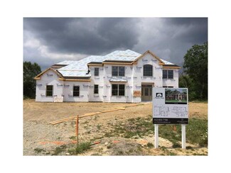 233 E Edgewood Dr, Mc Murray, PA 15317