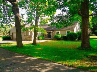 561 White Oak Ln, Winamac, IN 46996