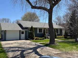 115 2nd Ave SE, Steele, ND 58482