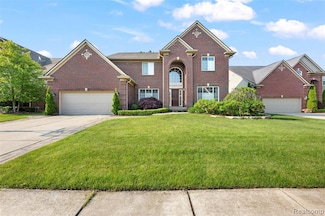 392 Gunston Ct, Troy, MI 48083