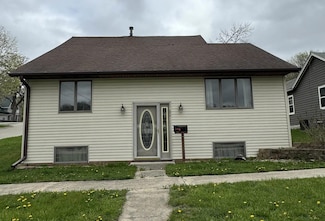 902 River St, Decorah, IA 52101
