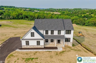 936 Emerald Valley Ln, Bangor, PA 18013