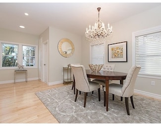 14 Duffley Ct, Chestnut Hill, MA 02467