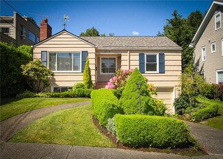 3712 NE 42nd St, Seattle, WA 98105