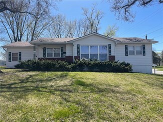 1023 Sunset Strip St, Excelsior Springs, MO 64024