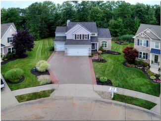 27208 Cliffside Cir, Olmsted Falls, OH 44138